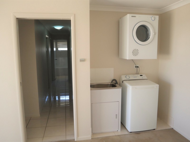 1/4 Parkway Street, Emerald QLD 4720