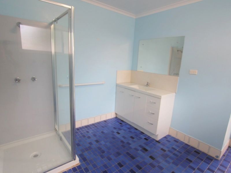 2/99 Opal St, Emerald QLD 4720