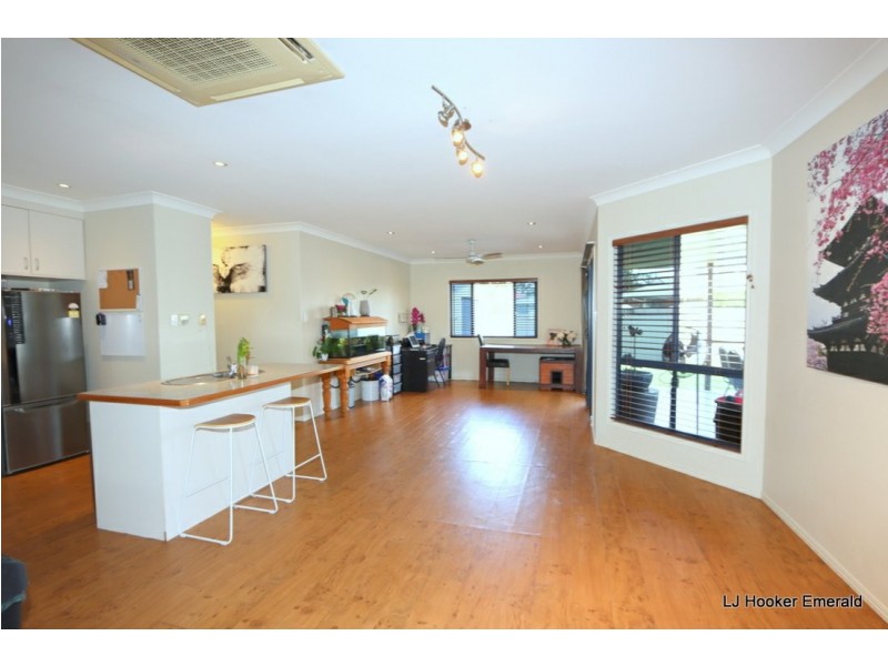 3 Cowan Crescent, Emerald QLD 4720