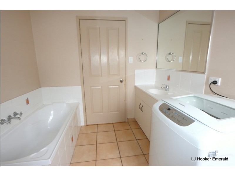 105 Harris Street, Emerald QLD 4720