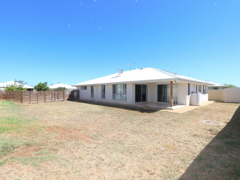 50 Canterbury Road, Emerald QLD 4720