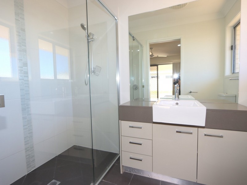 50 Canterbury Road, Emerald QLD 4720