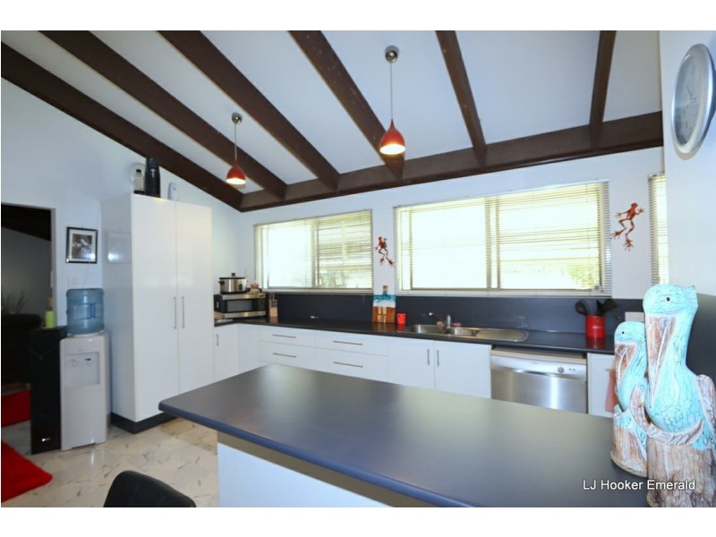 71 Dundas St, Emerald QLD 4720