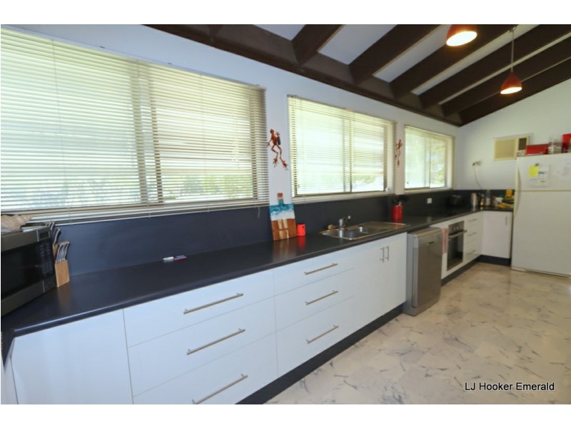 71 Dundas St, Emerald QLD 4720