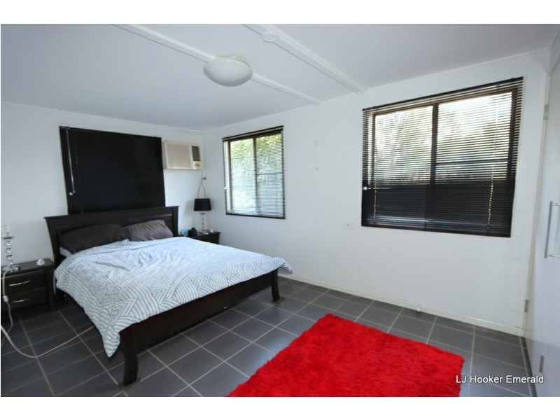 71 Dundas St, Emerald QLD 4720