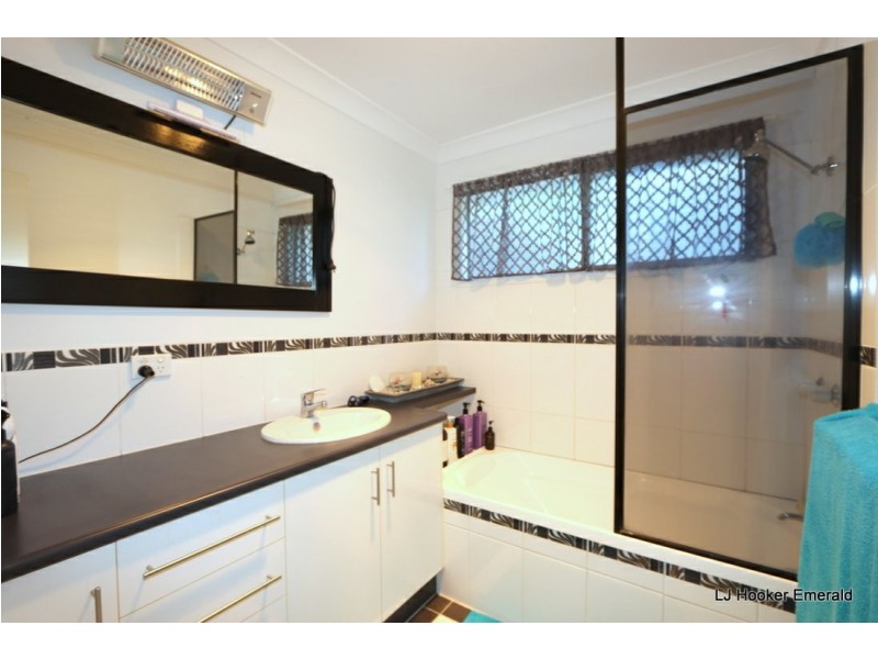 71 Dundas St, Emerald QLD 4720