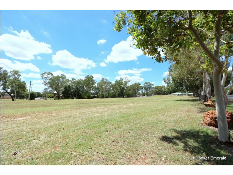 71 Dundas St, Emerald QLD 4720