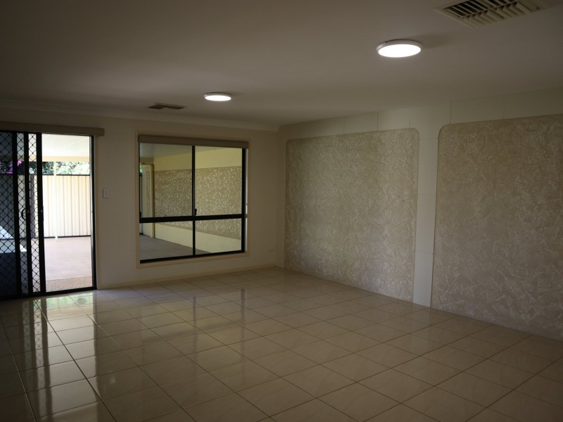 1/19 Louisa Court, Emerald QLD 4720