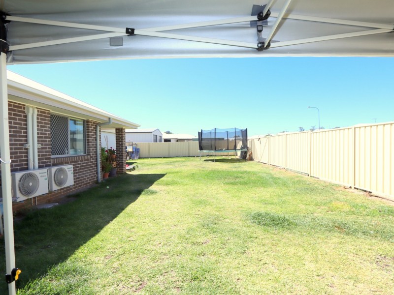 14 Lakeside Drive, Emerald QLD 4720