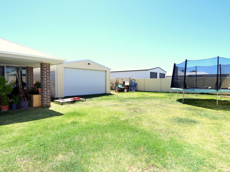 14 Lakeside Drive, Emerald QLD 4720