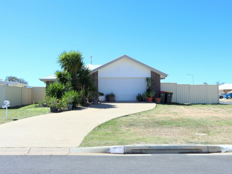 14 Lakeside Drive, Emerald QLD 4720