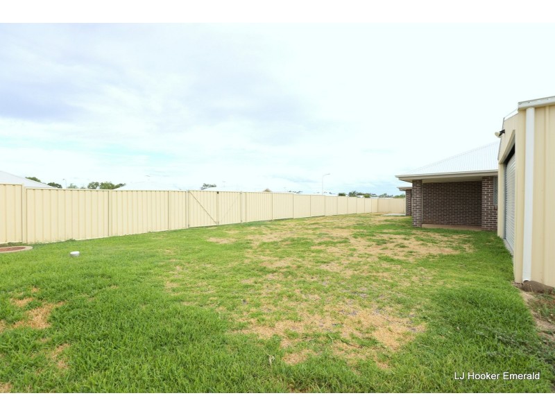 14 Lakeside Drive, Emerald QLD 4720