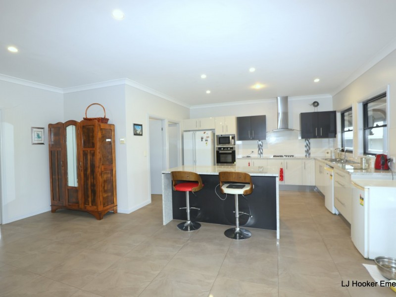 3 Margaret Place, Emerald QLD 4720