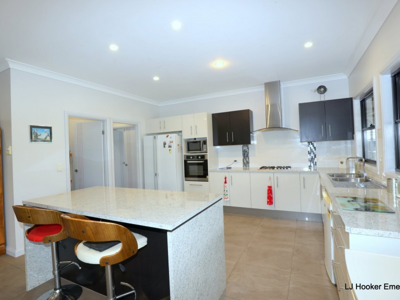 3 Margaret Place, Emerald QLD 4720