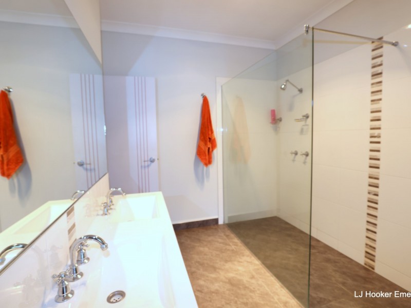 3 Margaret Place, Emerald QLD 4720
