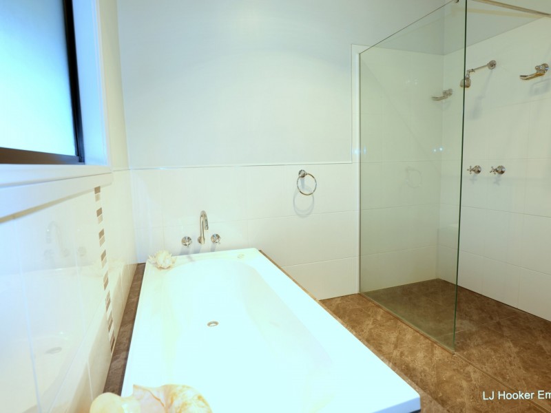 3 Margaret Place, Emerald QLD 4720