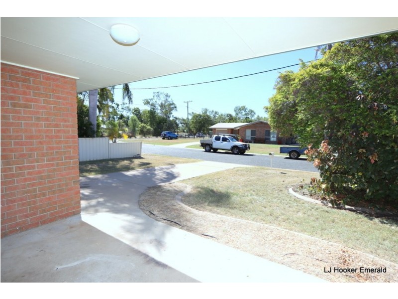 8 Fern Court, Emerald QLD 4720