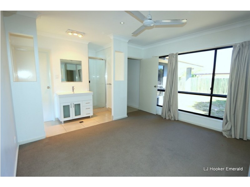 64 Long Street, Emerald QLD 4720