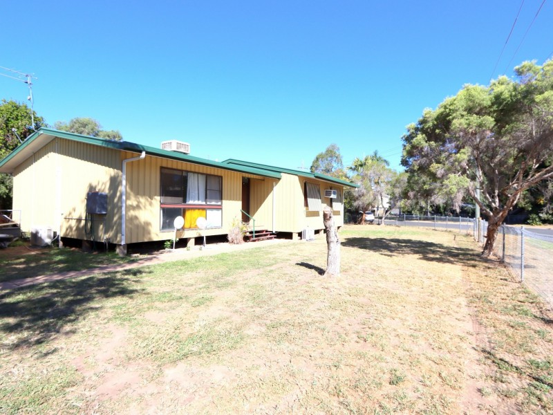 5 Mellish Crescent, Emerald QLD 4720