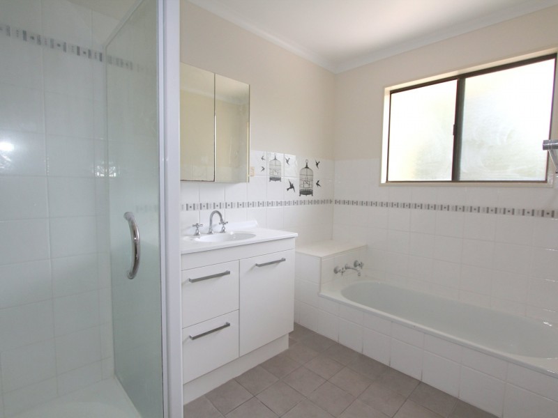 5 Mellish Crescent, Emerald QLD 4720