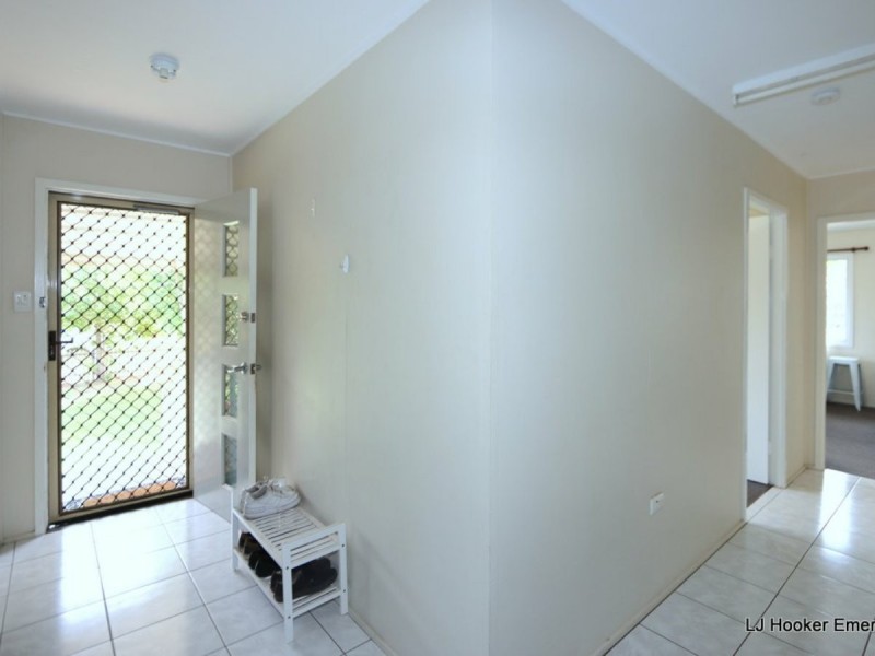 8 Dearden Place, Emerald QLD 4720