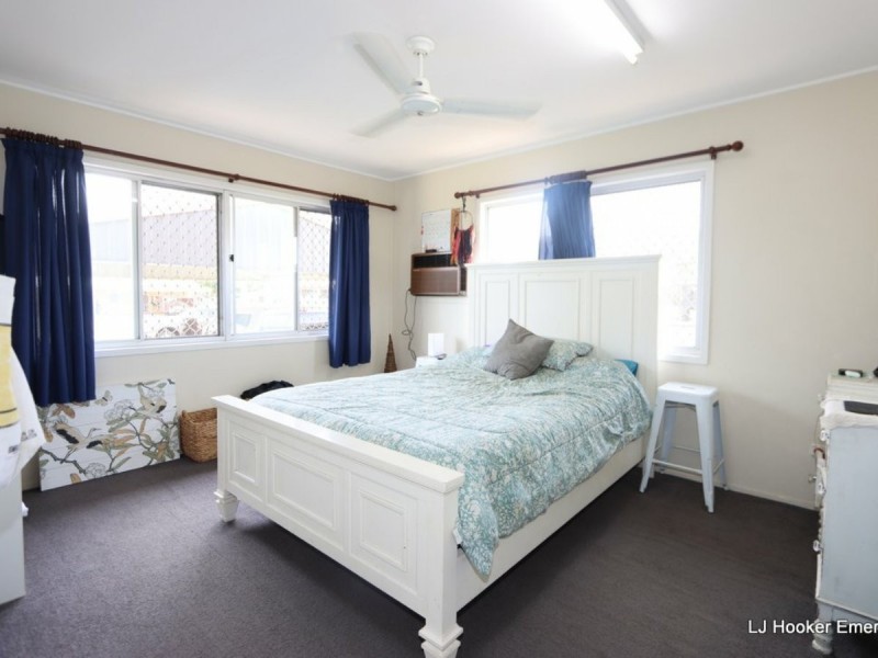 8 Dearden Place, Emerald QLD 4720