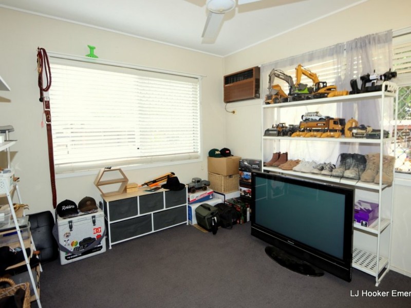 8 Dearden Place, Emerald QLD 4720