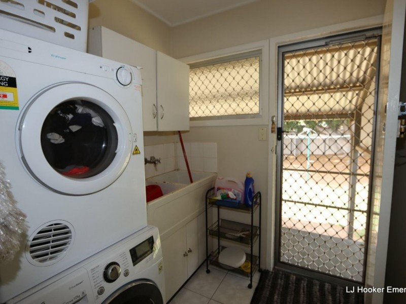 8 Dearden Place, Emerald QLD 4720