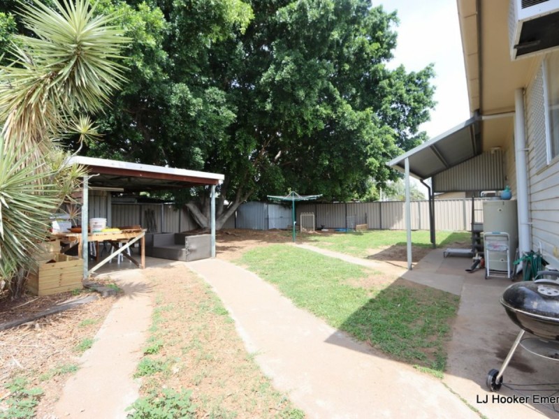 8 Dearden Place, Emerald QLD 4720