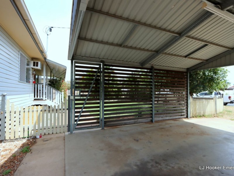 8 Dearden Place, Emerald QLD 4720