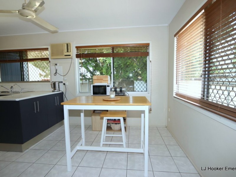 8 Dearden Place, Emerald QLD 4720