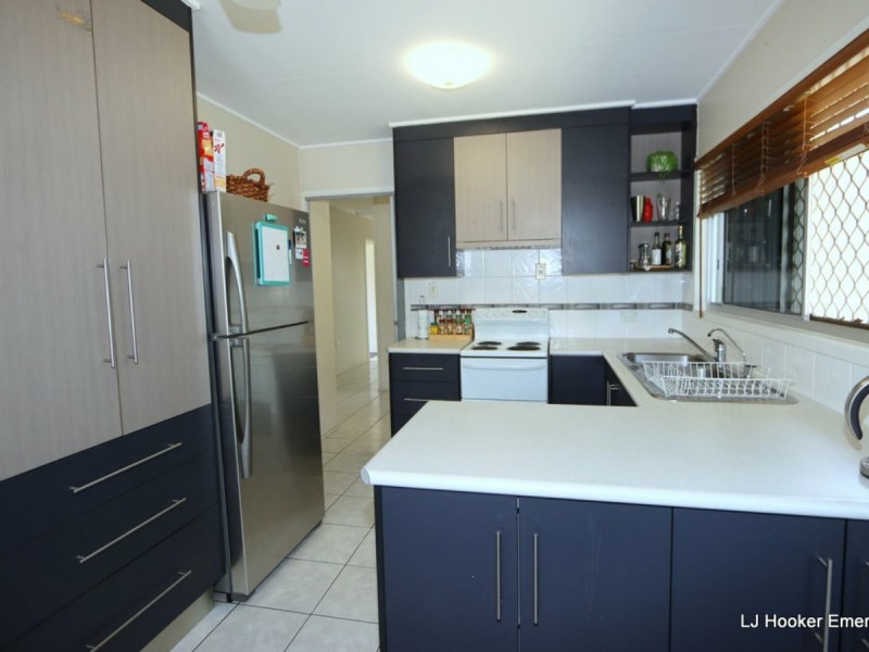 8 Dearden Place, Emerald QLD 4720