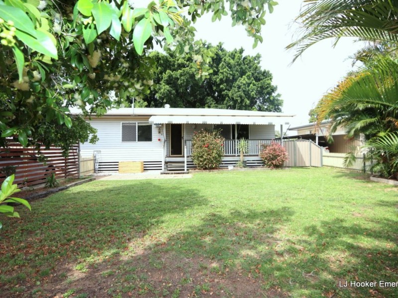 8 Dearden Place, Emerald QLD 4720