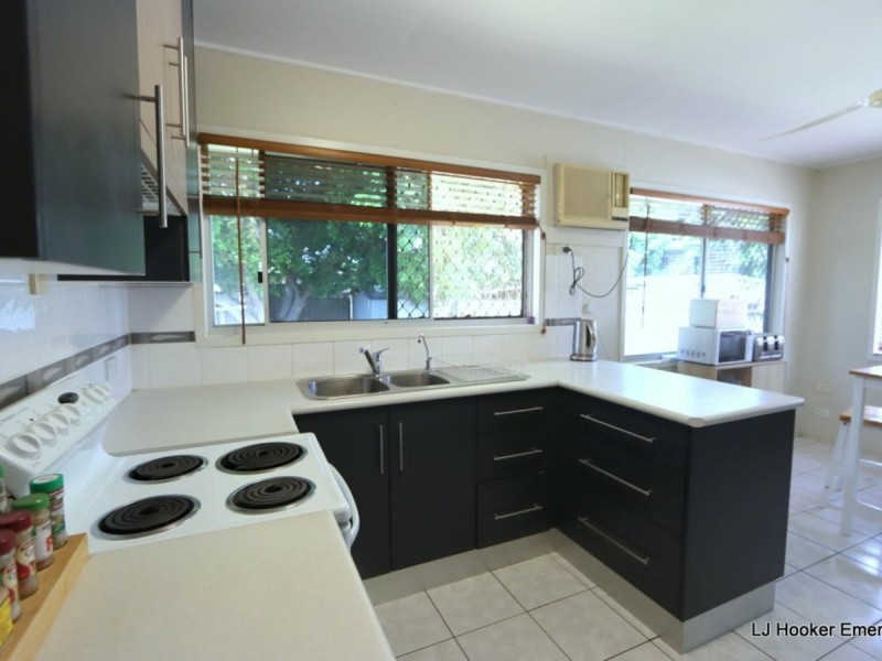 8 Dearden Place, Emerald QLD 4720