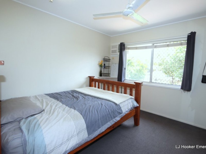 8 Dearden Place, Emerald QLD 4720