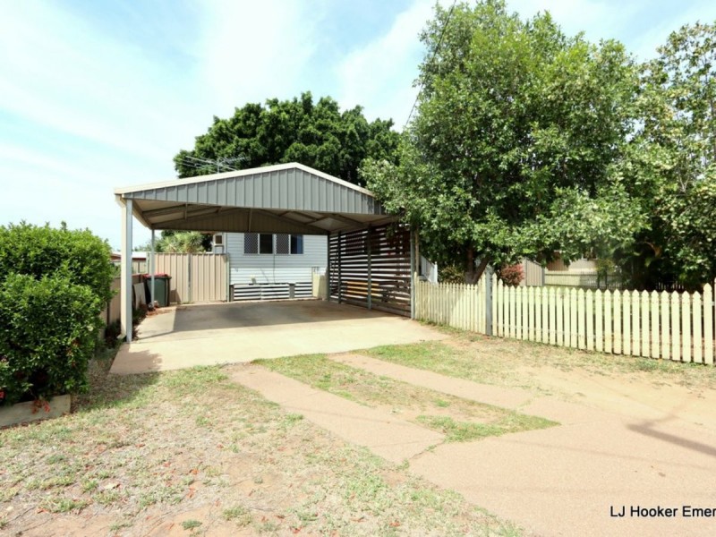 8 Dearden Place, Emerald QLD 4720