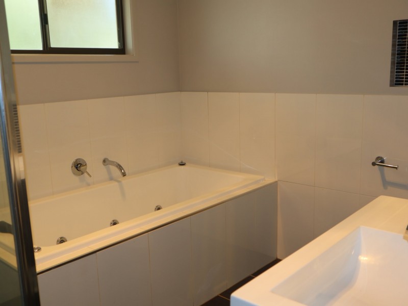 19 Bonython Drive, Emerald QLD 4720