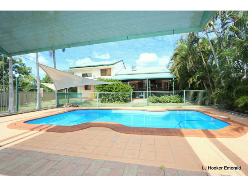 8 Ward Place, Emerald QLD 4720