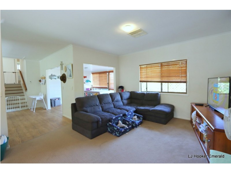 8 Ward Place, Emerald QLD 4720