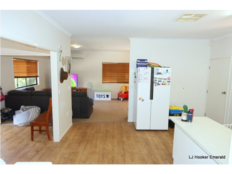8 Ward Place, Emerald QLD 4720