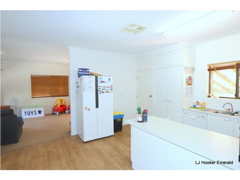 8 Ward Place, Emerald QLD 4720