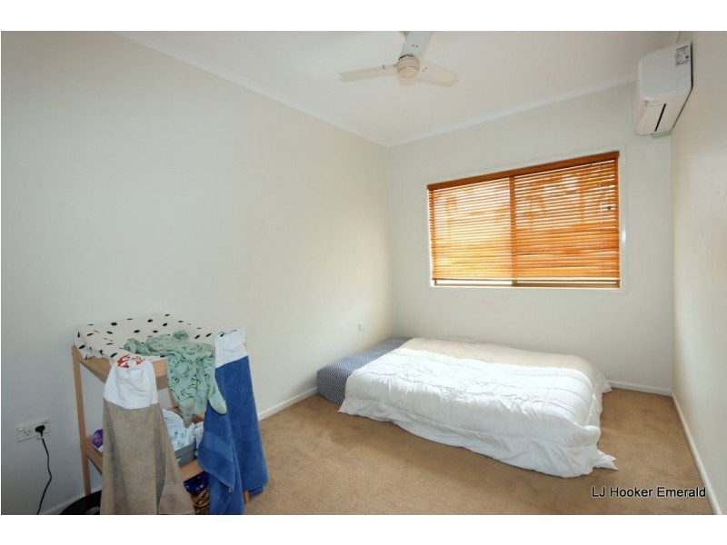 8 Ward Place, Emerald QLD 4720