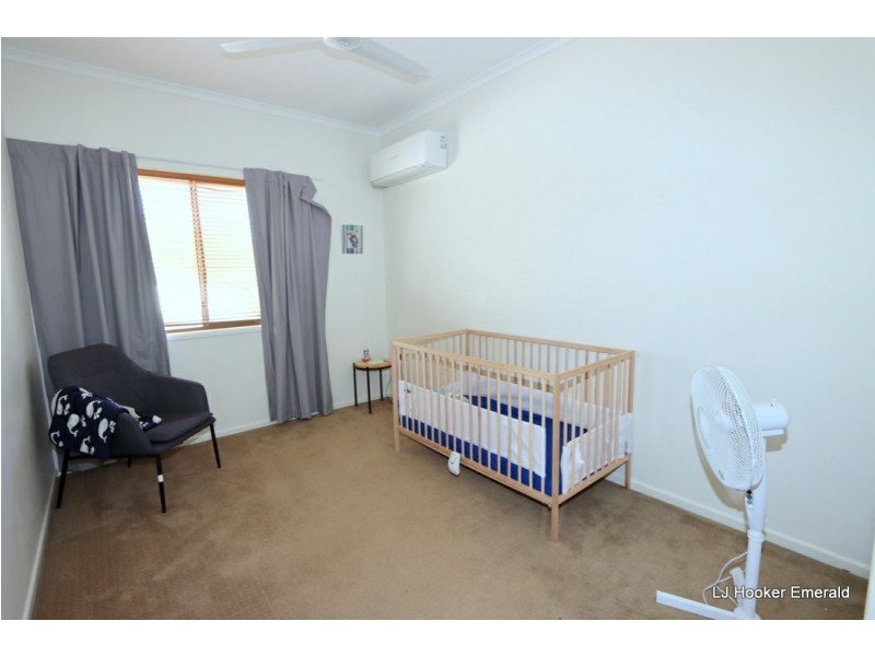 8 Ward Place, Emerald QLD 4720