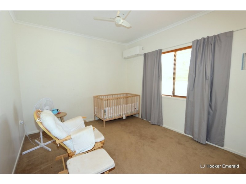 8 Ward Place, Emerald QLD 4720