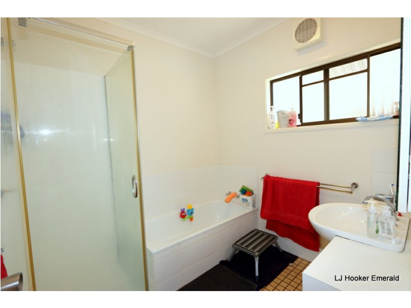 8 Ward Place, Emerald QLD 4720
