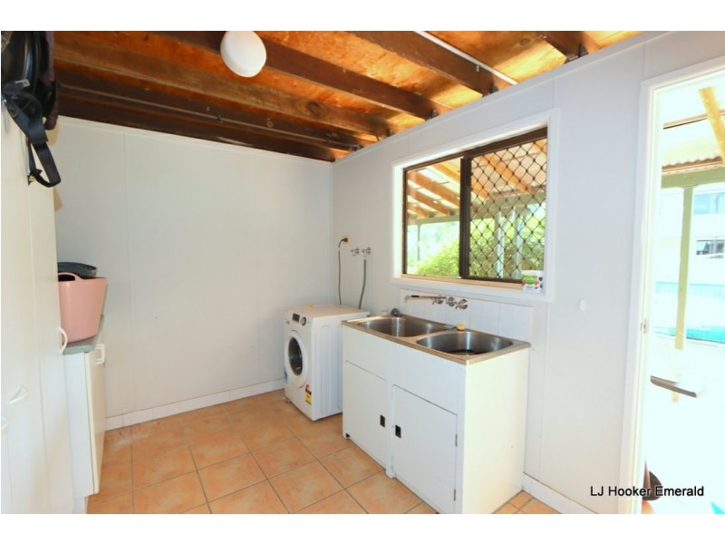 8 Ward Place, Emerald QLD 4720