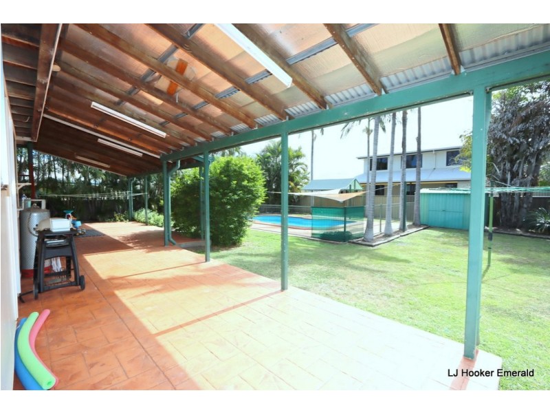 8 Ward Place, Emerald QLD 4720