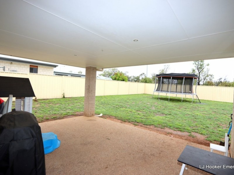 7 Lakeside Drive, Emerald QLD 4720