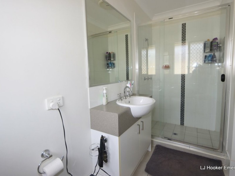 7 Lakeside Drive, Emerald QLD 4720