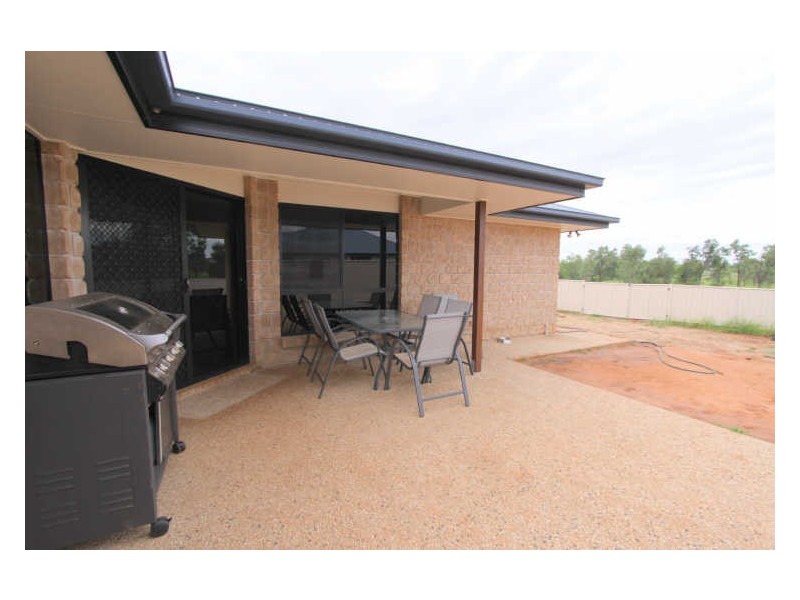 11 Chandon Court, Emerald QLD 4720